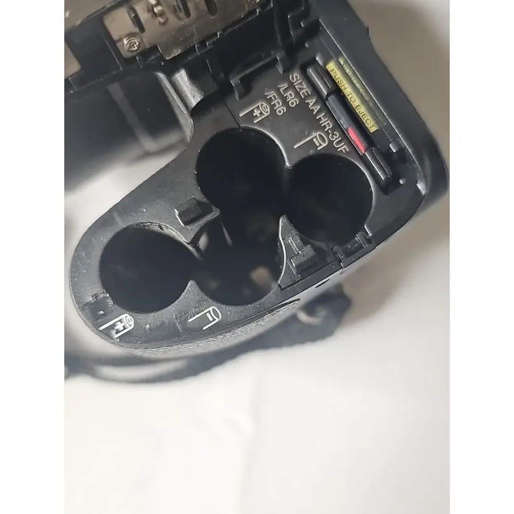 Fuji Fujifilm Finepix S1000 FD 10MP Digital Camera w/12x Zoom in Vanguard case